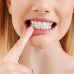 10 Cara Mencegah Gusi Turun di Usia Muda