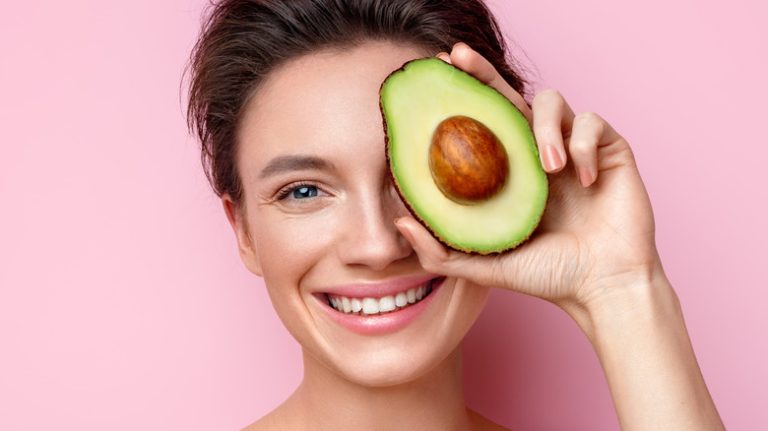7 Jenis Makanan yang Bantu Jaga Elastisitas Dagu
