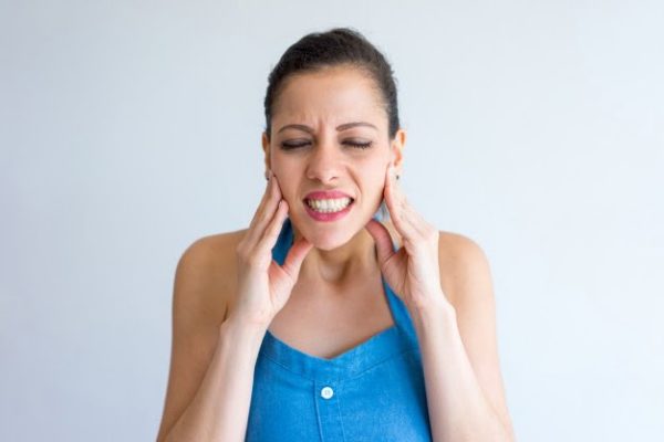 5 Tips Atasi Bunyi “Klik” di Rahang Saat Mengunyah