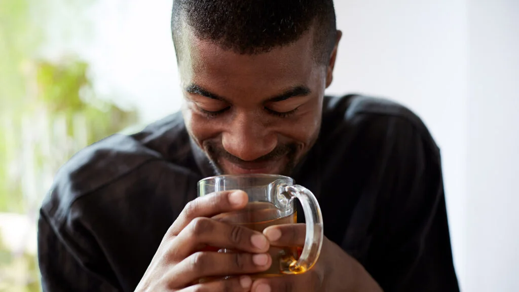 7 Minuman Hangat yang Cocok buat Redakan Nyeri Dada