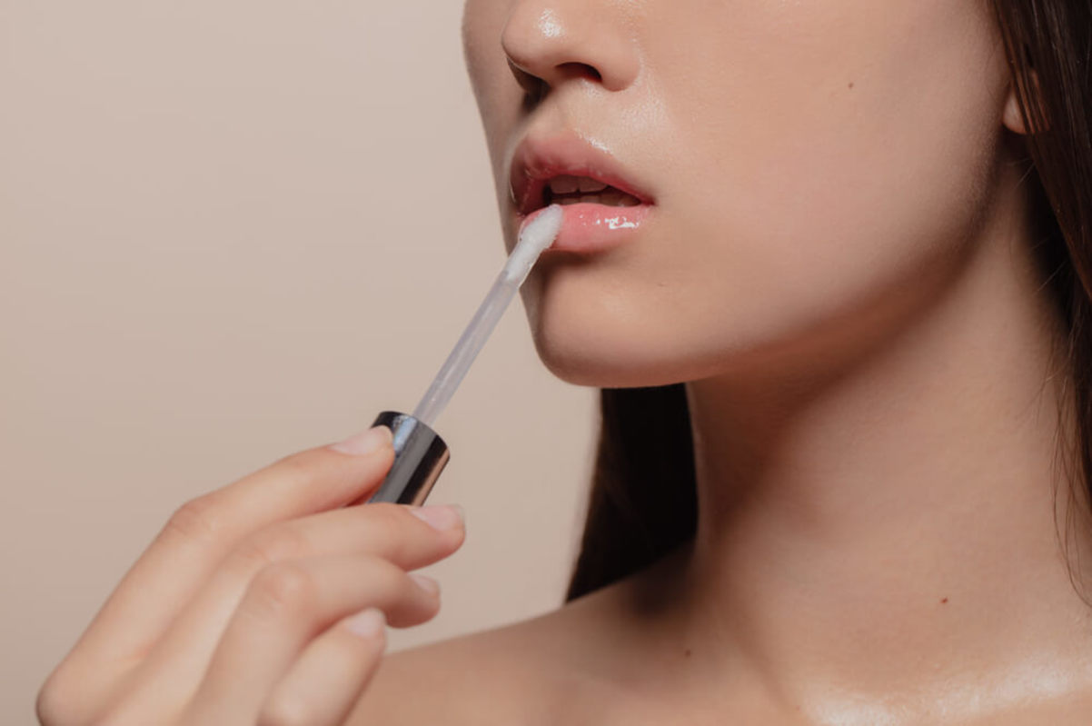 10 Tips Perawatan Bibir Buat Kamu yang Suka Pakai Lipstik