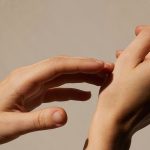 7 Cara Merawat Tangan Setelah Terpapar Bahan Kimia